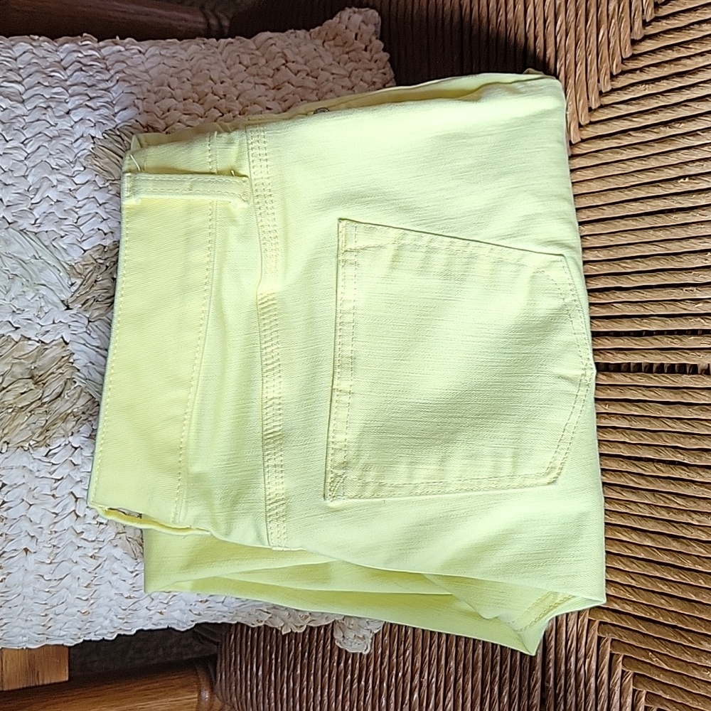 Talbots Flawless Five pocket boyfriend yellow, lemon, size 8P